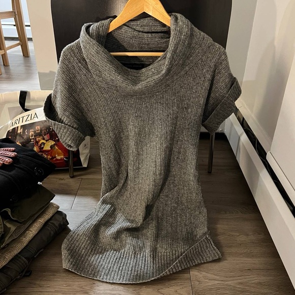 Banana Republic Charcoal Knit Top - Picture 4 of 12